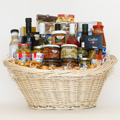 Signature Collection Gift Basket